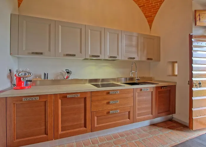 Eleonora Kır Evi *